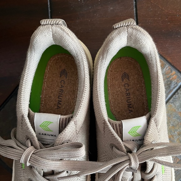 Cariuma IBI Sneaker in Dusty Taupe tone. Very light use  Womens Size 7  Mens 5.5 - Picture 4 of 8